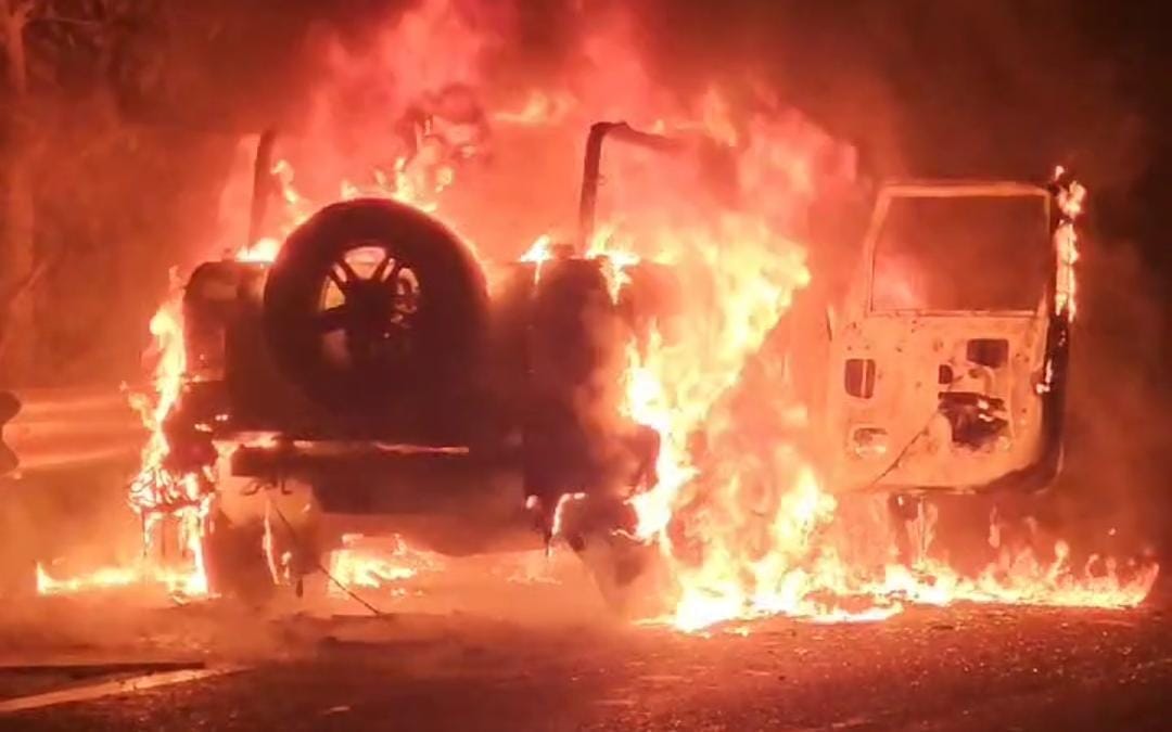Bihar news : THAR SUV turned into a ball of fire; passenger saved his life by jumping NH 57