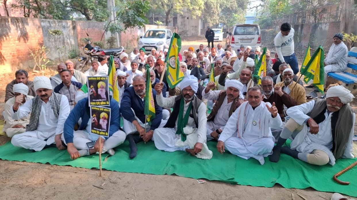 Farmers held a hunger strike and sit-in in support of Dallewal's hunger strike and 12-point demands