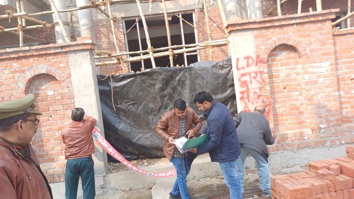 Two illegal plottings demolished in BKT, seven constructions sealed in Wazirganj and Thakurganj