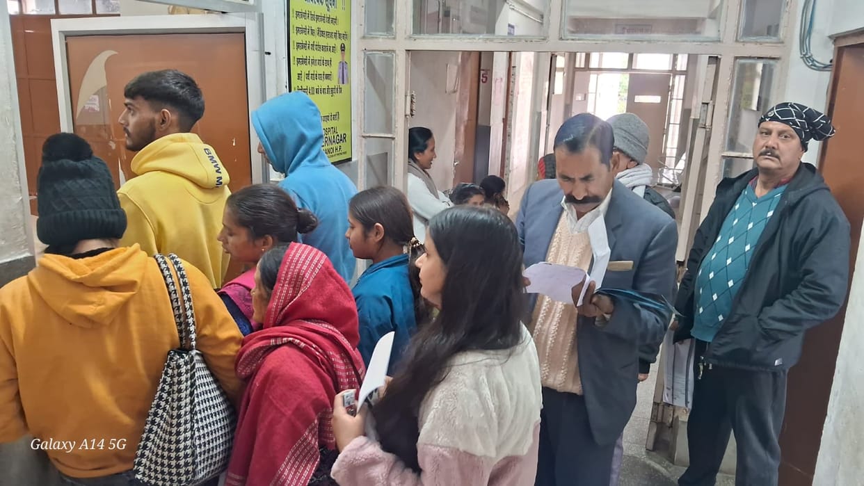 Doctors not found in OPD, treatment received late in emergency services