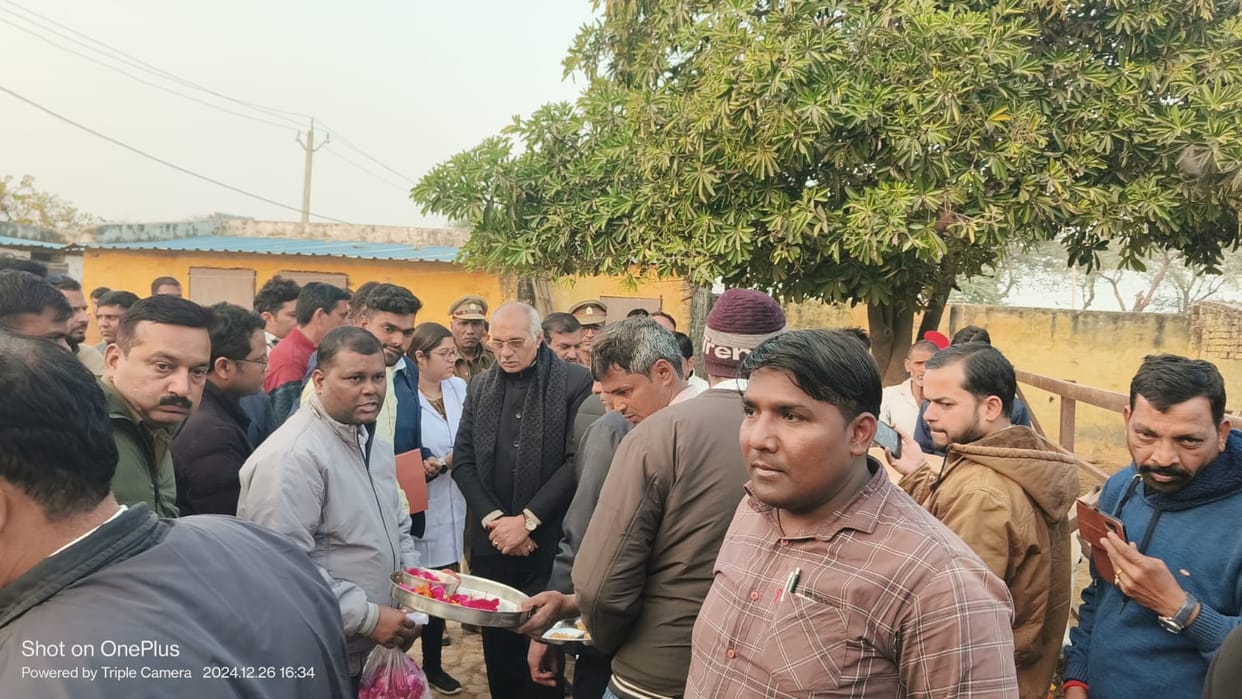 The minister in charge inspected the cowshed in Daluhera