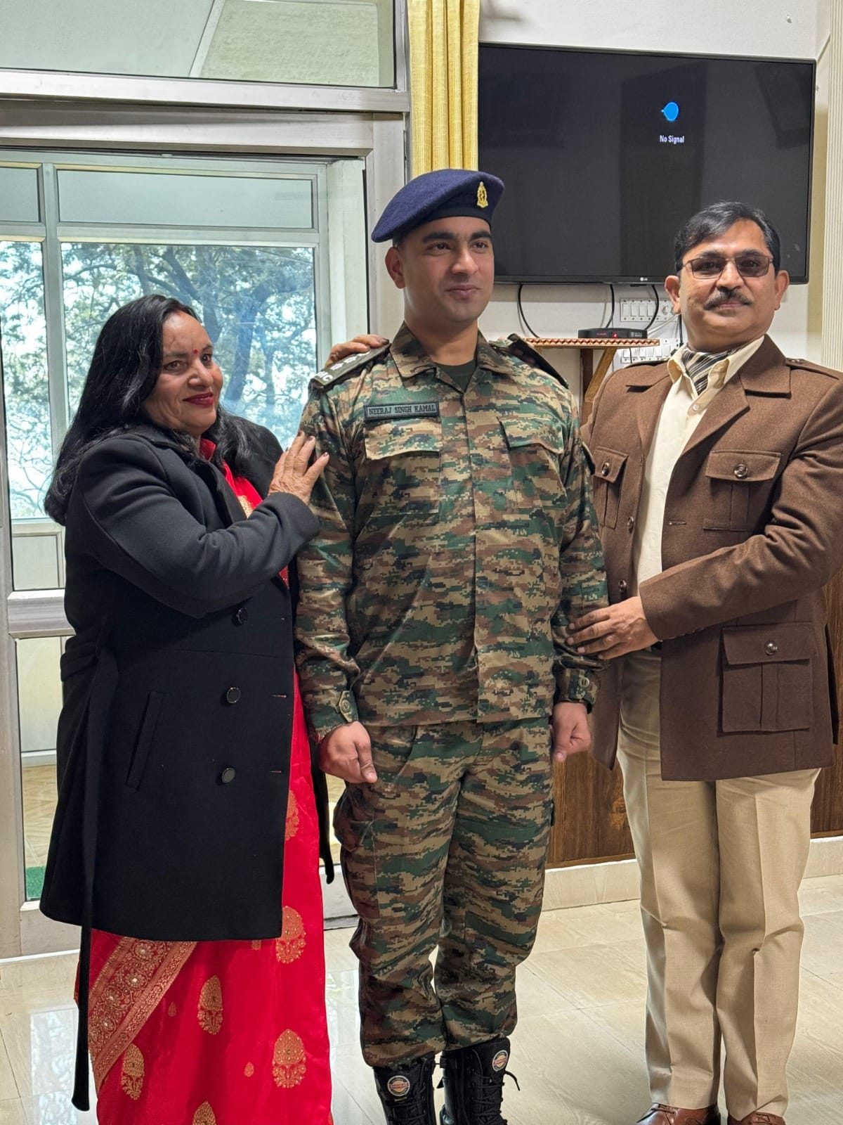 Una's Dr. Neeraj became captain in the army.