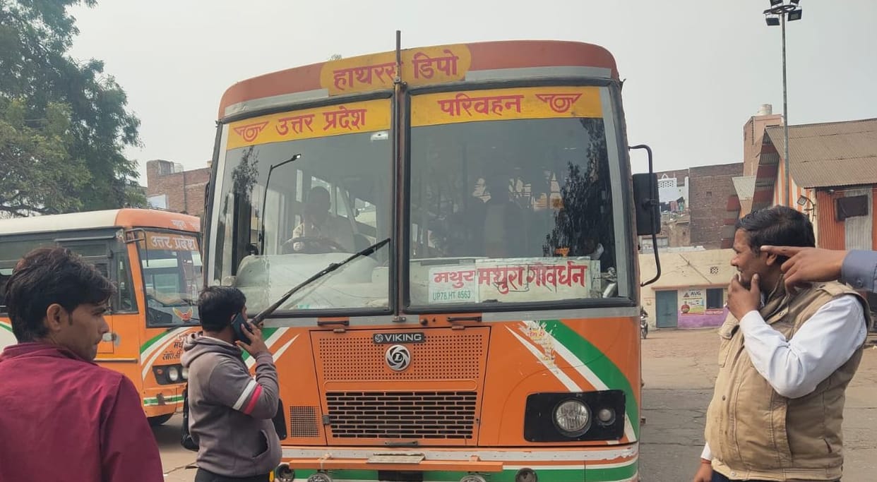 Drivers of Hathras and Mathura depots clashed at the old bus stand