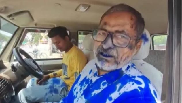 पूर्व में जिला शिक्षा अधिकारी पर फेंकी गई स्याही