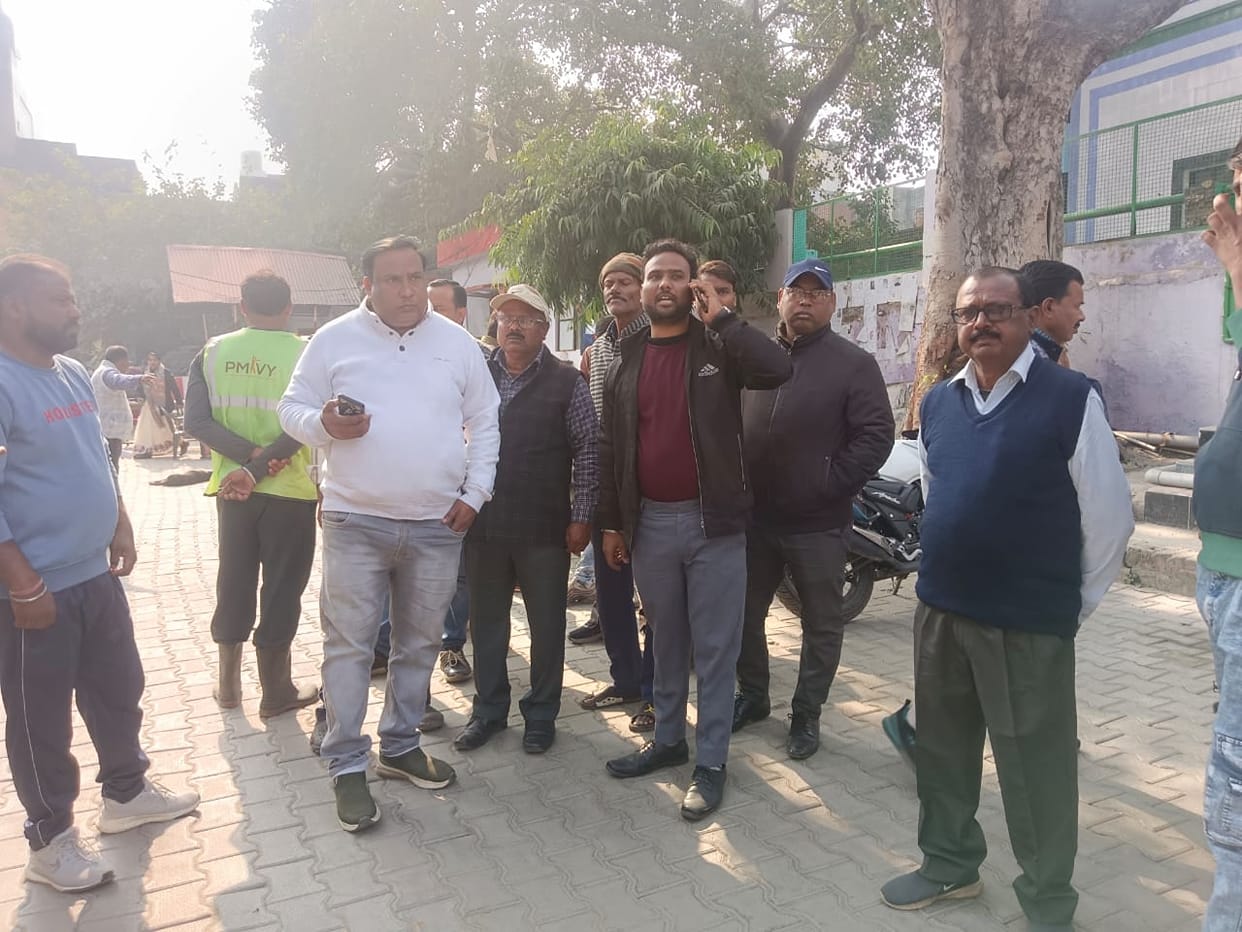 Gunman of the ruling party leader slapped a municipal worker, uproar