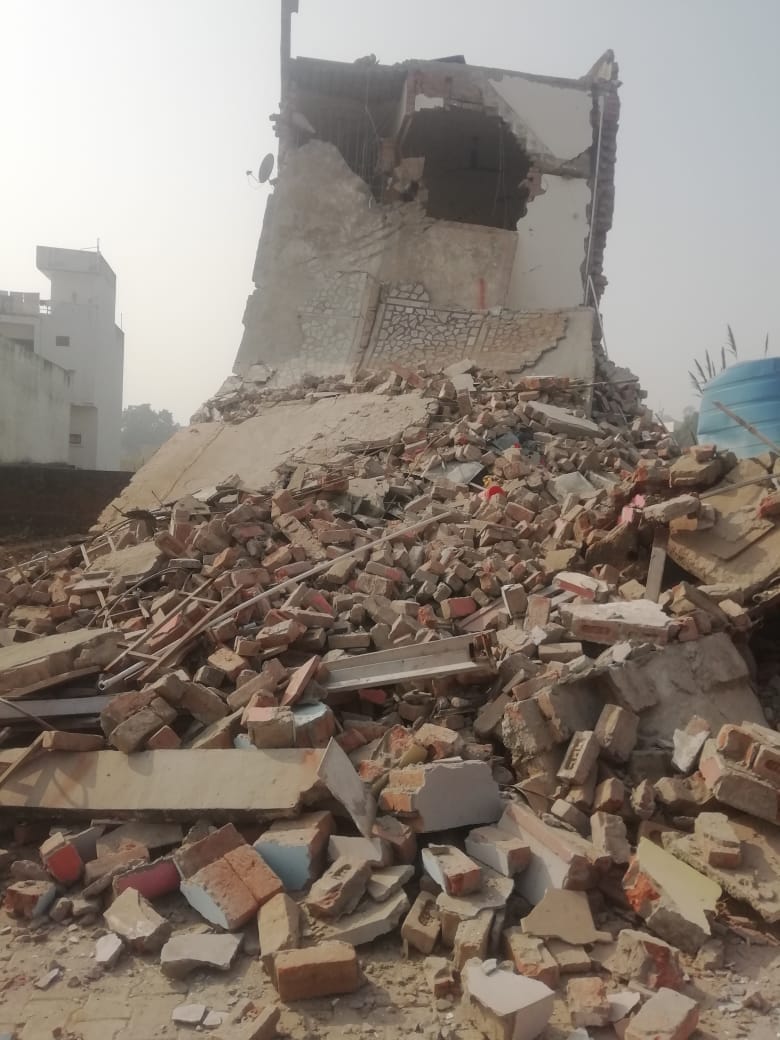 Two storey house collapsed, major accident avoided