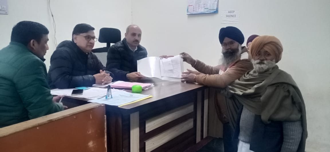 Three independent candidates filed nominations