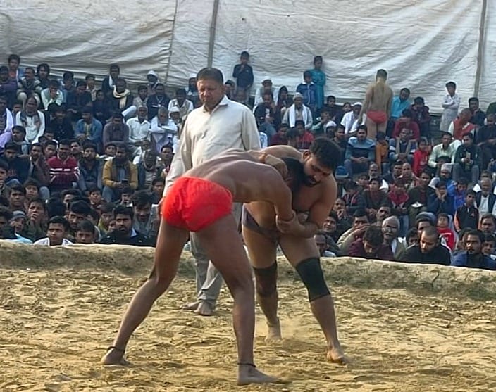 Wrestlers show off their moves in Dangal