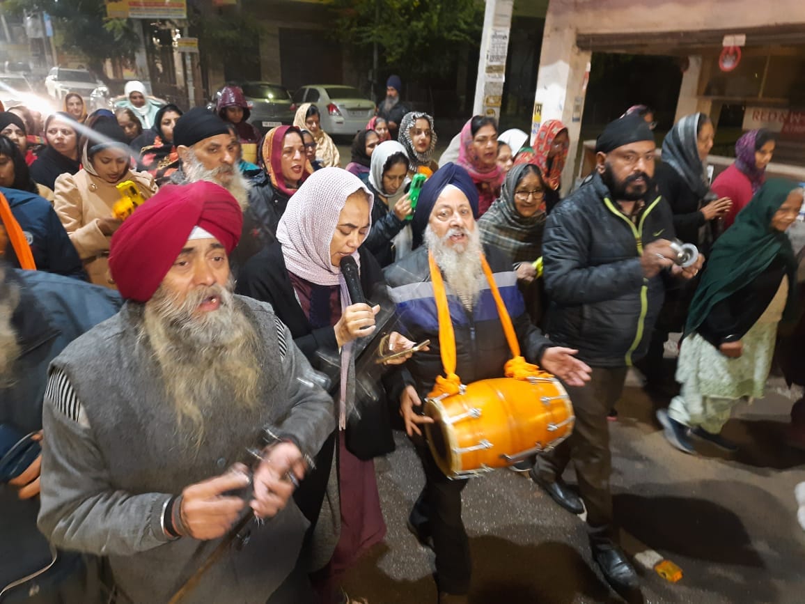 The congregation recited the name of the Lord during the Prabhatpheri