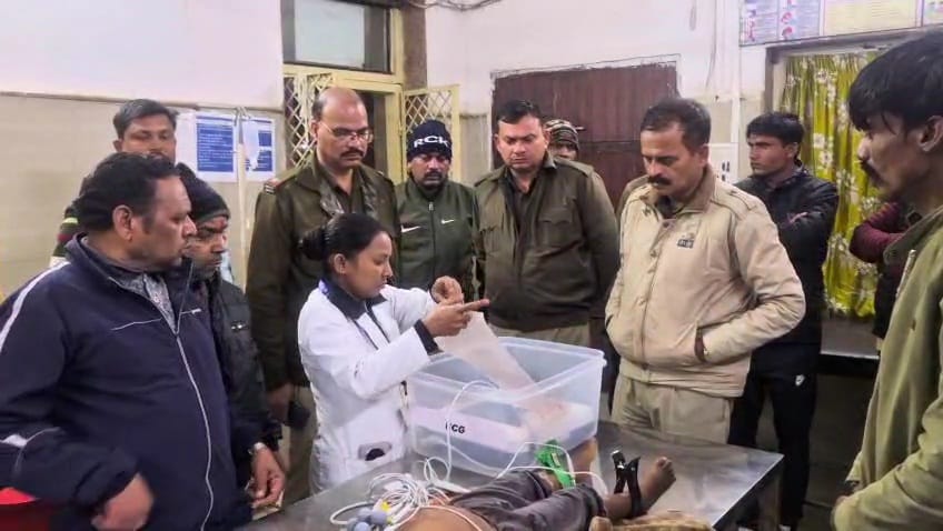 अस्पताल में मौजूद पुलिस