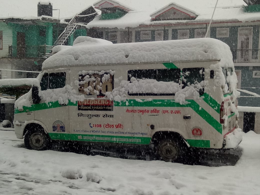 29 roads blocked due to snowfall, 143 transformers stalled, darkness in 700 villages