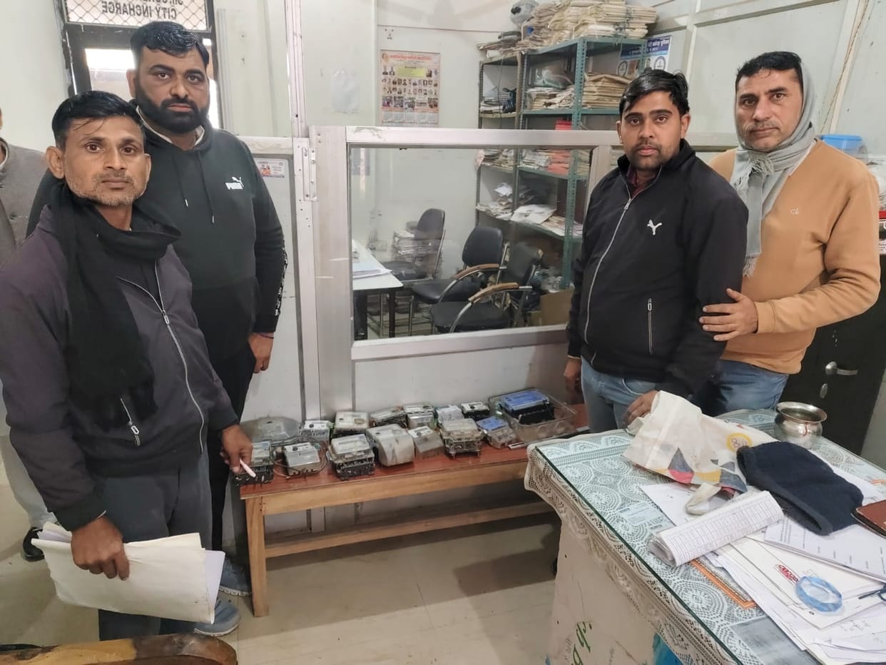 Meters of consumers who did not pay electricity bills were uprooted