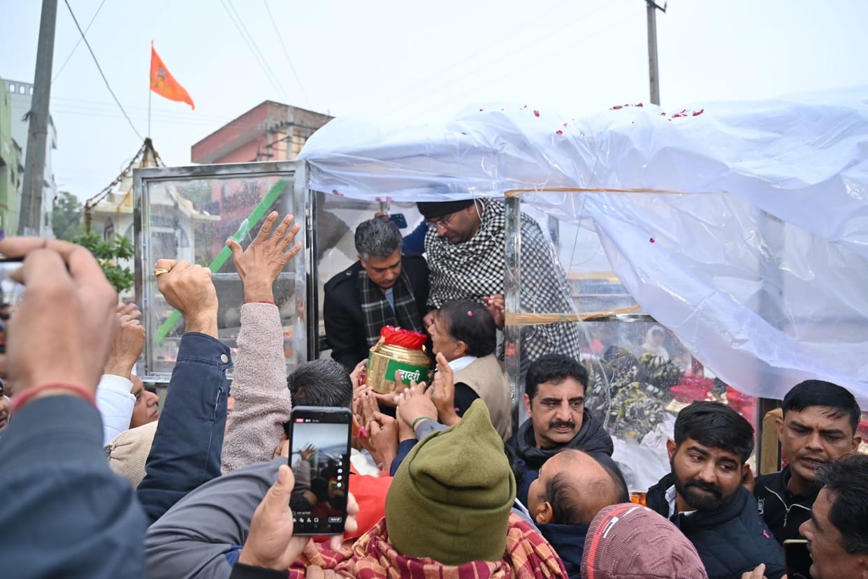 Om Prakash Chautala's ashes urn procession reached Rewari