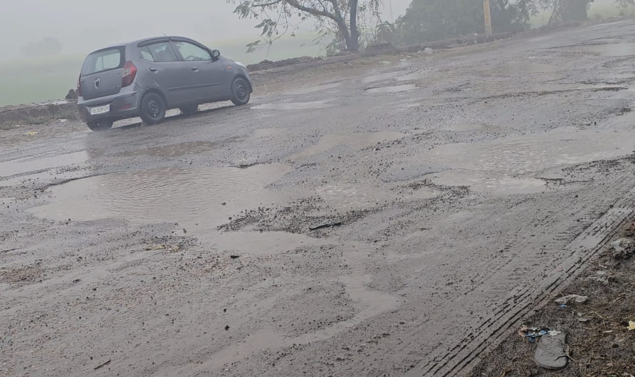 Farmers are happy with the rain, public life is affected due to increasing cold