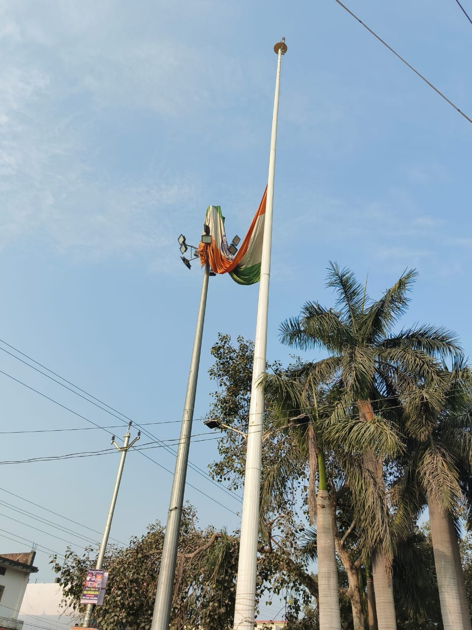 The tricolor installed at a height of 100 feet is getting damaged after getting entangled in the high mast
