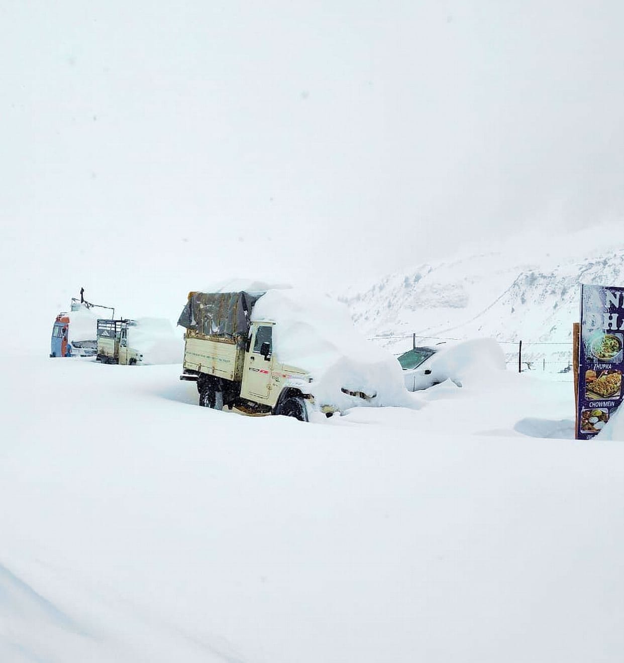 Police rescued 10,000 tourists safely by conducting rescue operation