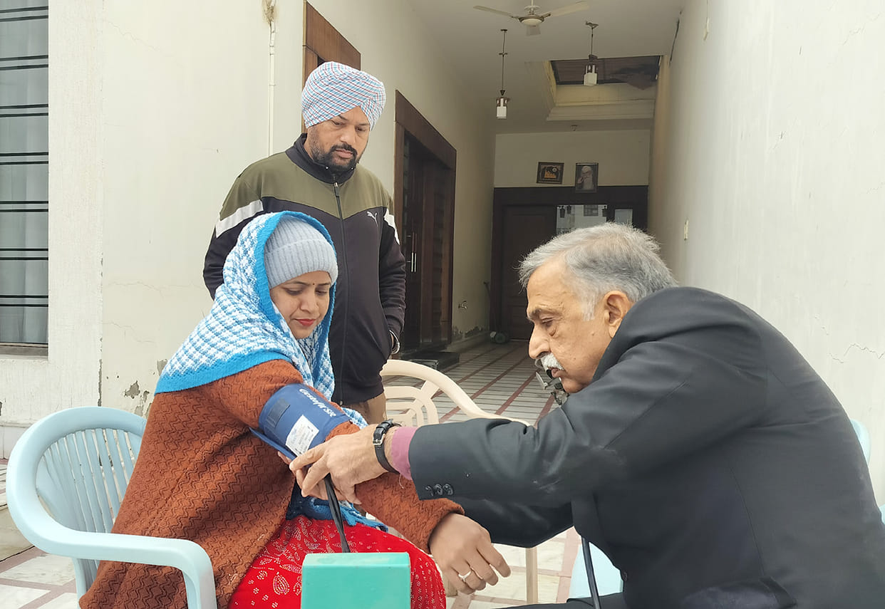 The number of patients increased due to rain and cold