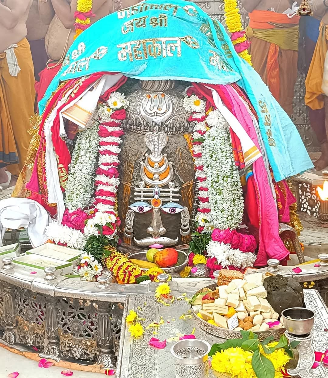 Ujjain Mahakal: Baba Mahakal is adorned with Tripund and Sheshnag