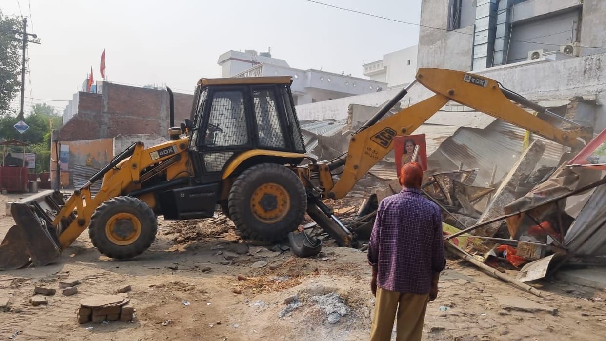 Bulldozer hits three shops including milk dairy in Gomtinagar