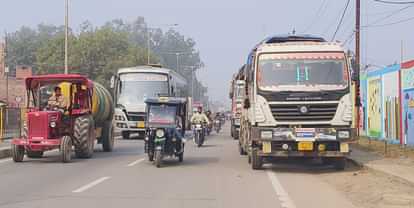 Encroachment on the highway in Raebareli makes the road to Maha Kumbh difficult