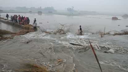Lucknow News: रायबरेली में नहर की पटरी कटी, 300 बीघा फसल जलमग्न Canal track cut in Raebareli, 300 bigha crop submerged