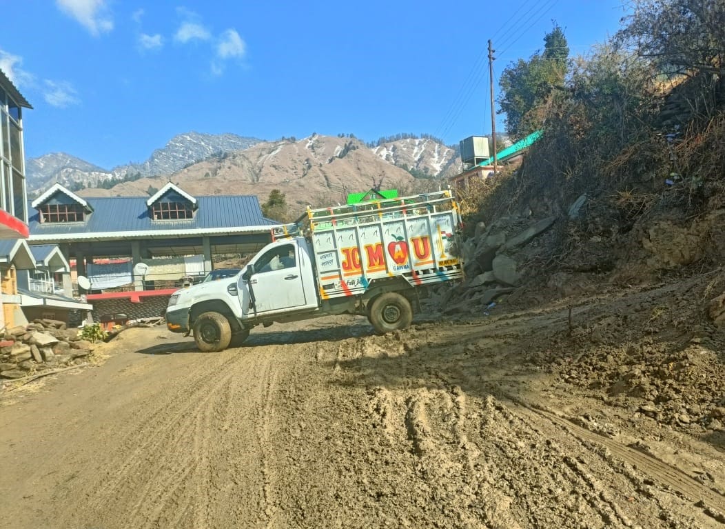 Vehicles stuck on the road between Kansakoti and Kutada