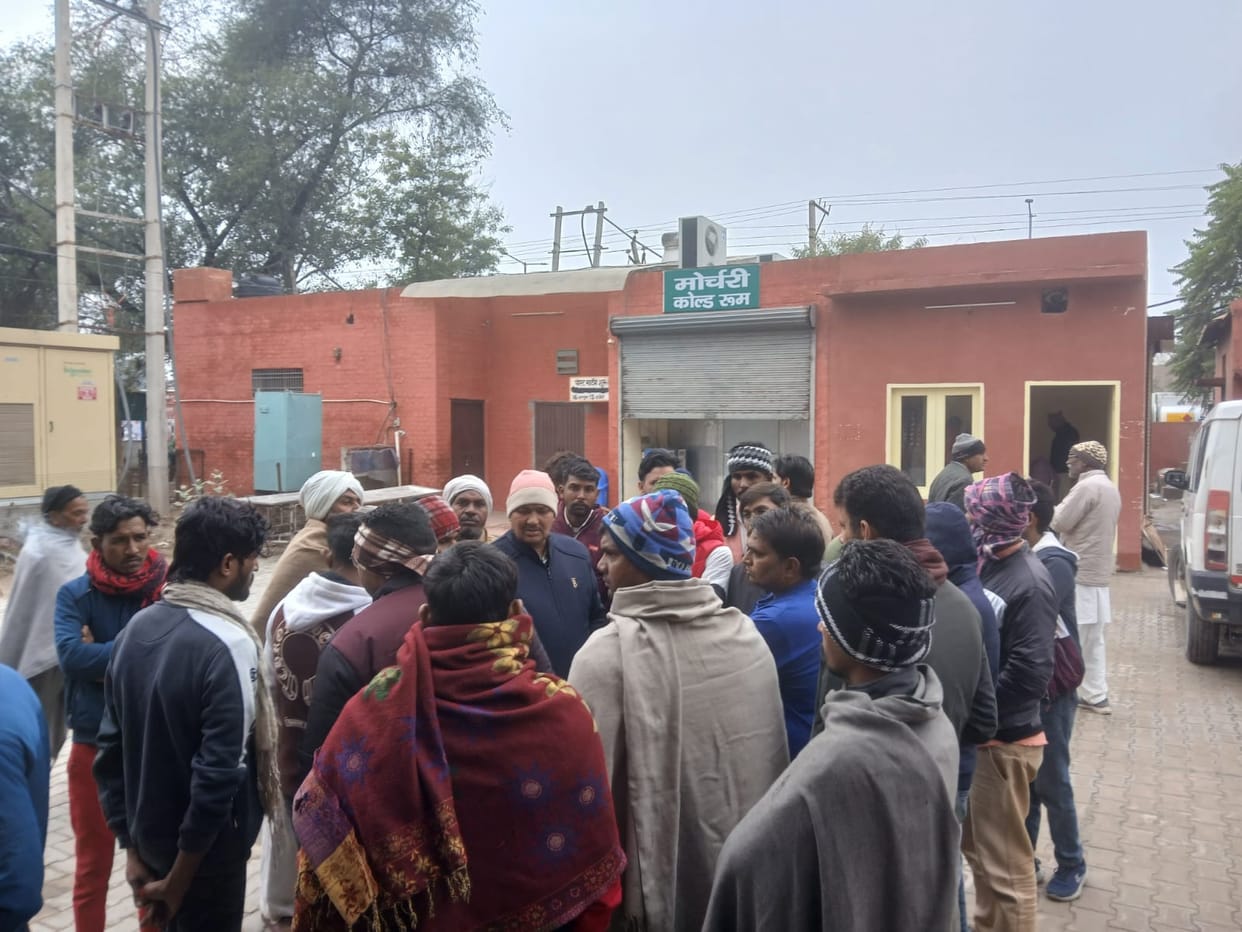 Youth's death in suspicious condition, uproar by family members, case of negligence registered against contractor and building owner