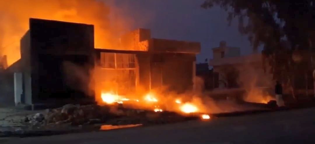 Fire broke out in oil drums kept in warehouse