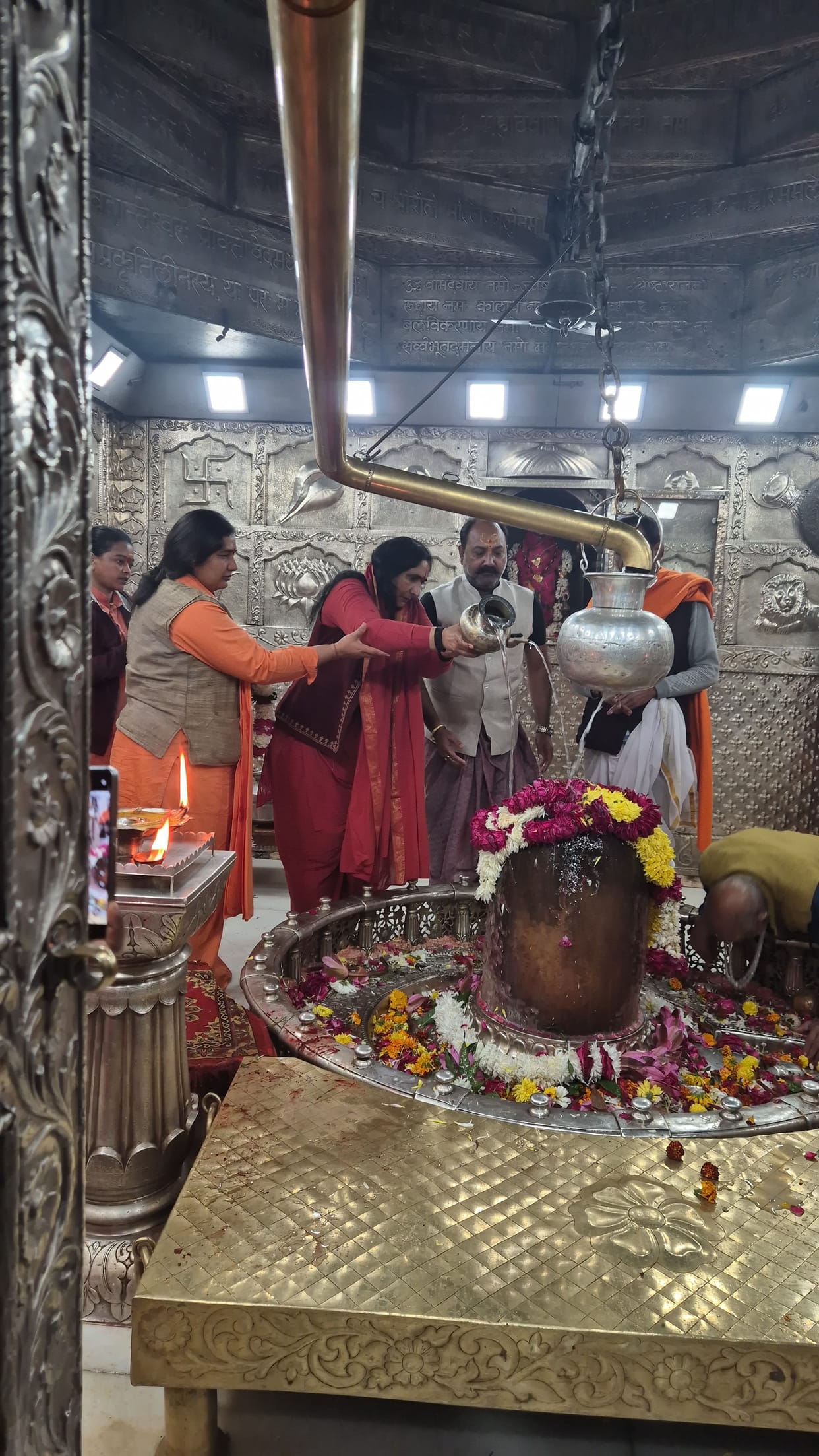 Sadhvi Ritambhara reached Baba Mahakal's darshan, reached the sanctum sanctorum and offered prayers