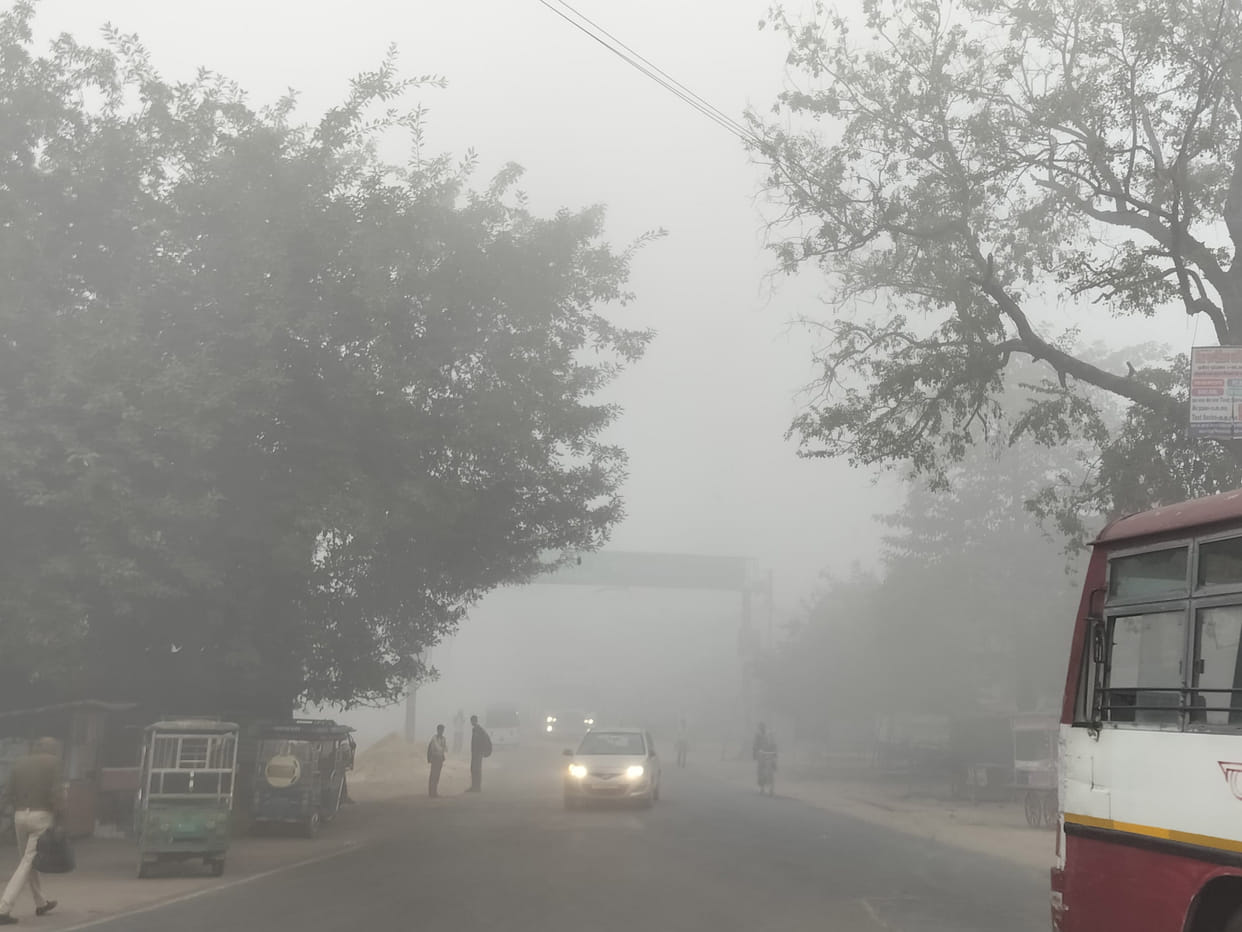 Strong wind blew with clouds, temperature dropped by two degrees