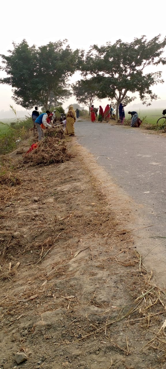 Katar's Panchayat is getting work done on Duhiya Khurd track