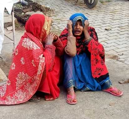 Four youths plucking water chestnuts fell into the pond, one died