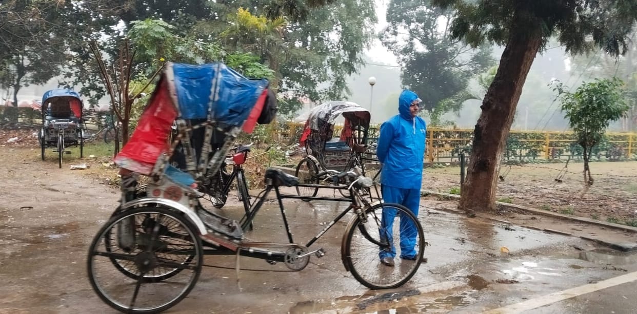 Clouds rained for the second day, daily routine affected
