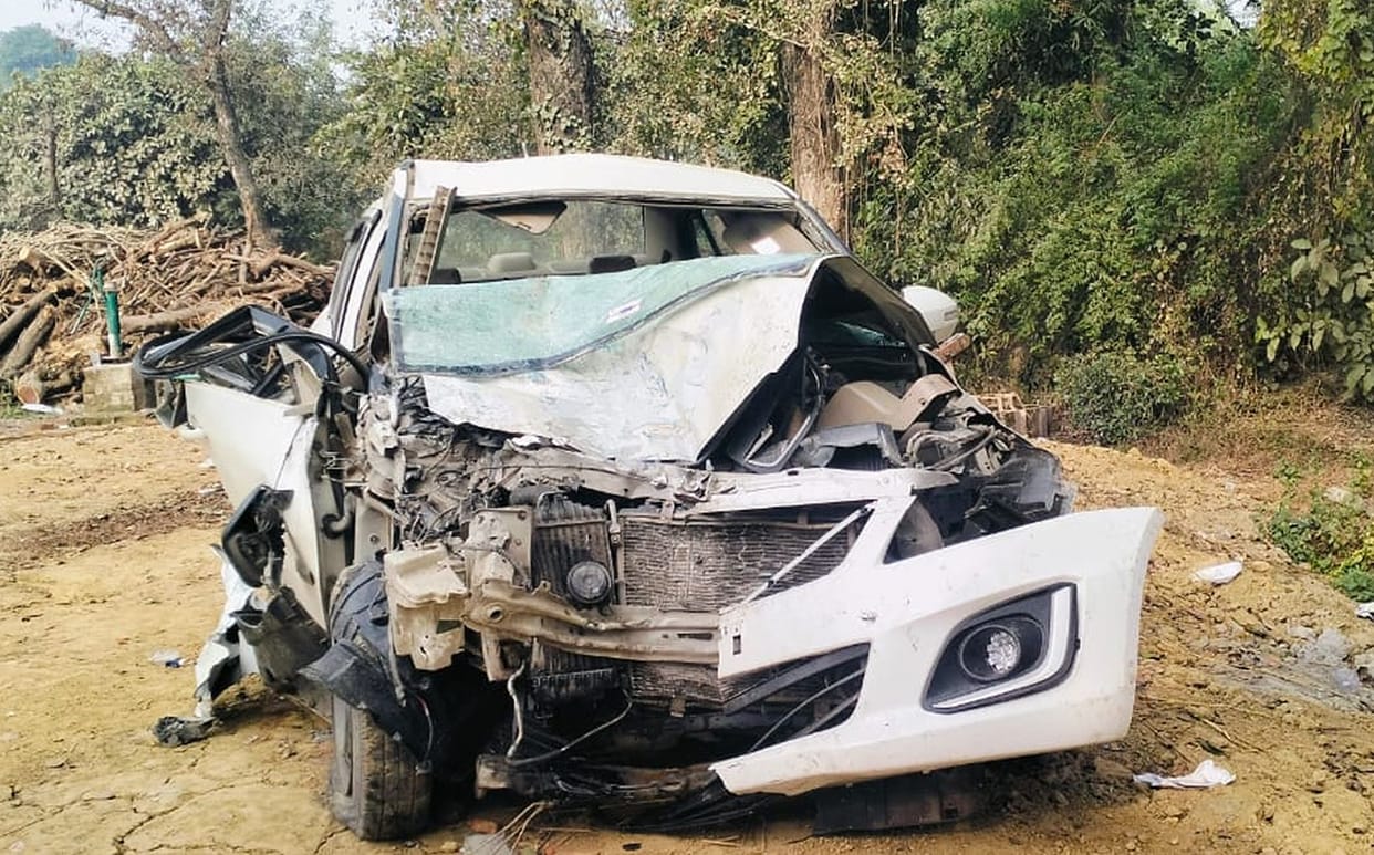 Young man and old man died in truck-car collision