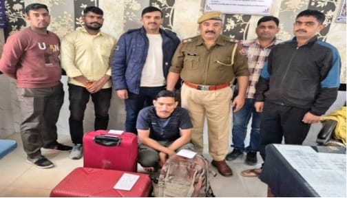 English liquor worth 45 thousand rupees being taken to Gujarat in Aashram Express was seized