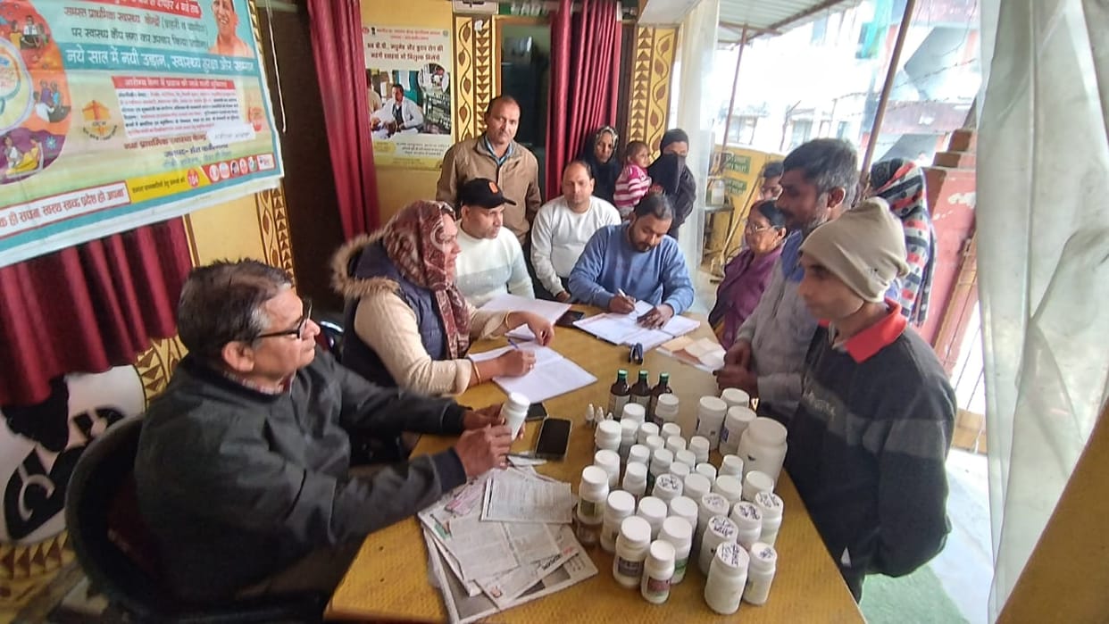 Jan Arogya Mela: Some have skin problems and some suffer from fever.