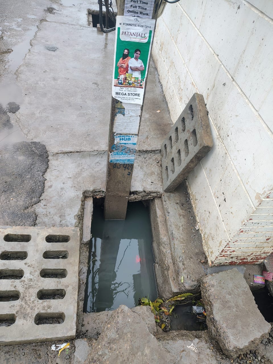 Electric poles installed in drains, danger of electric shock