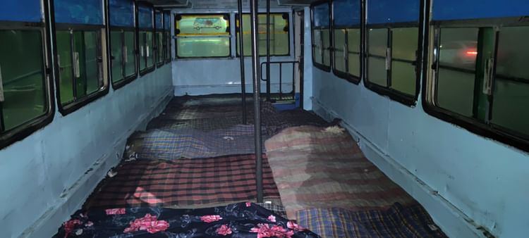 हरियाणा में सर्दी का सितम: अंबाला में दो बसों को रैन बसेरा बनाया; गीले गद्दे, खुली खिड़कियों और कंबल भी नहीं