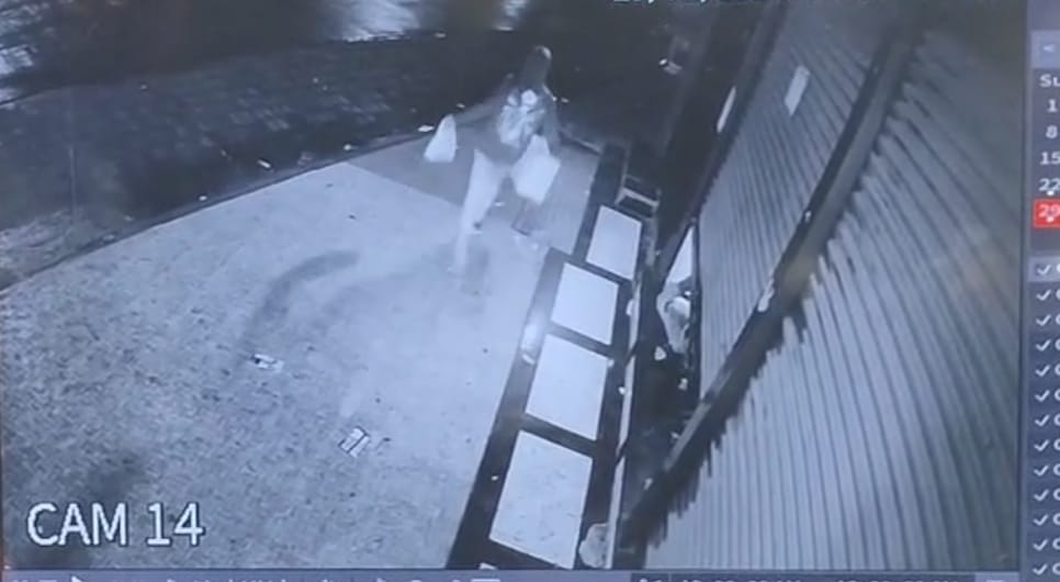 Chhindwara News Thieves stole flour rice and chocolates along with 25 thousand cash incident captured in CCTV