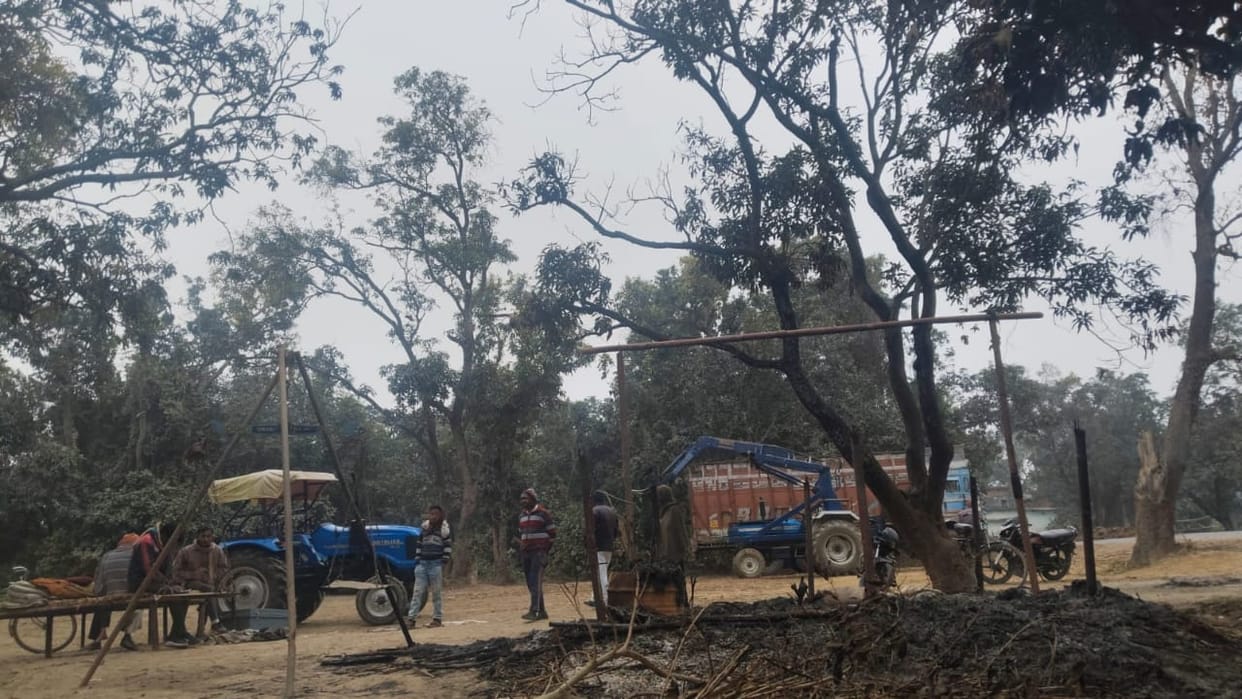 Fire broke out in the roof of sugarcane center, watchman saved