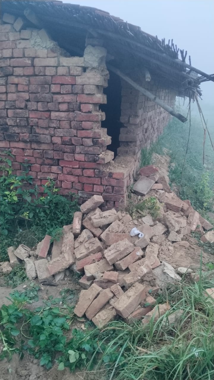 Thieves broke into the wall and took away cash and jewelery