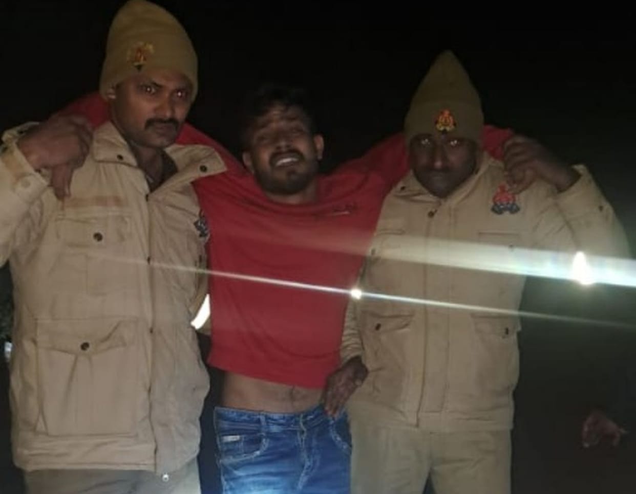Thief shot in encounter, other absconding