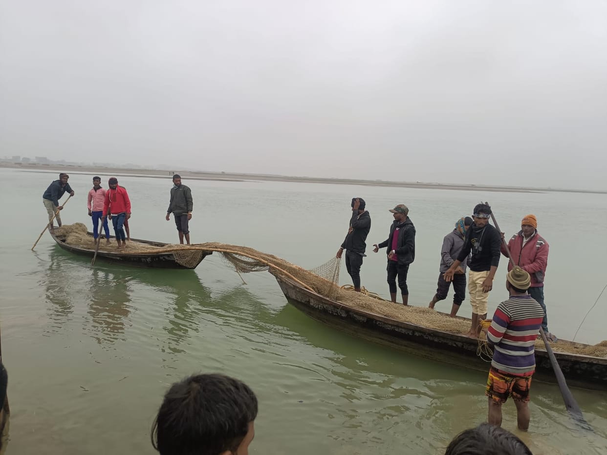 A young man who went to take bath in Ghaghra river on Somvati Amavasya is missing