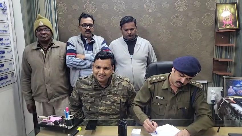 Damoh Police caught the gang involved in fake registration of land, 5 accused including 2 women arrested