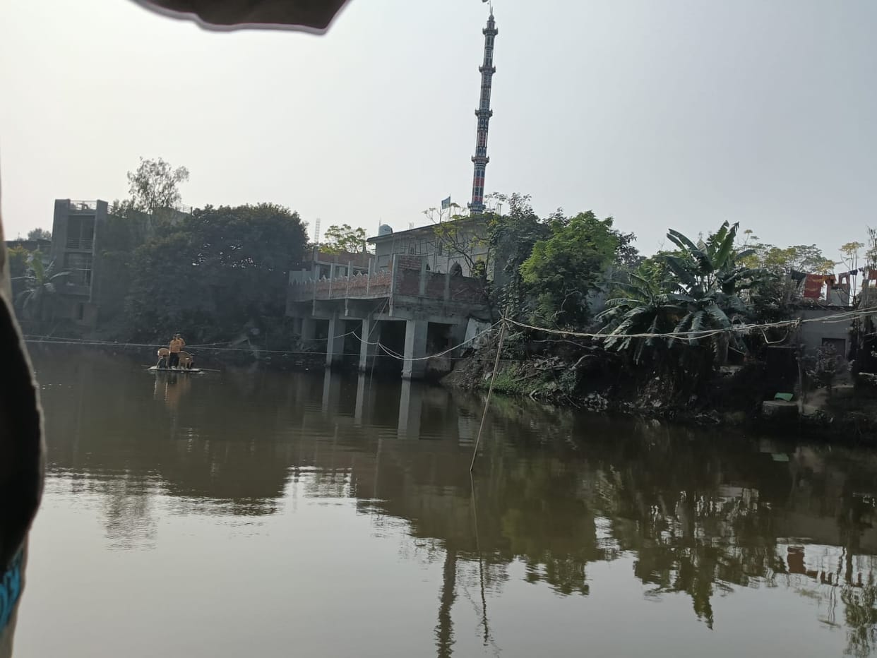 Second Lead: Rear part of mosque found in pond, investigation started