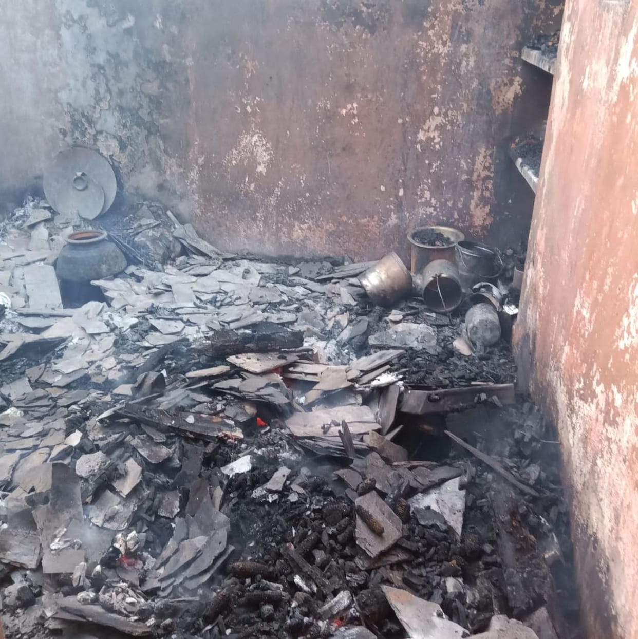 Kitchen burnt to ashes near Padhar