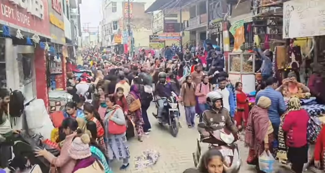 Sale market decorated in Una, city's pace slowed down due to traffic jam