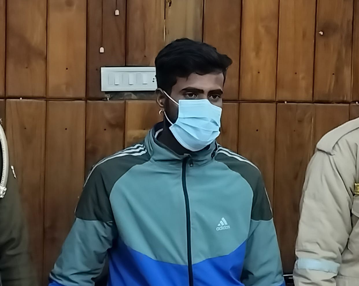 A Nepali smuggler arrested with hashish worth Rs 1.5 crore