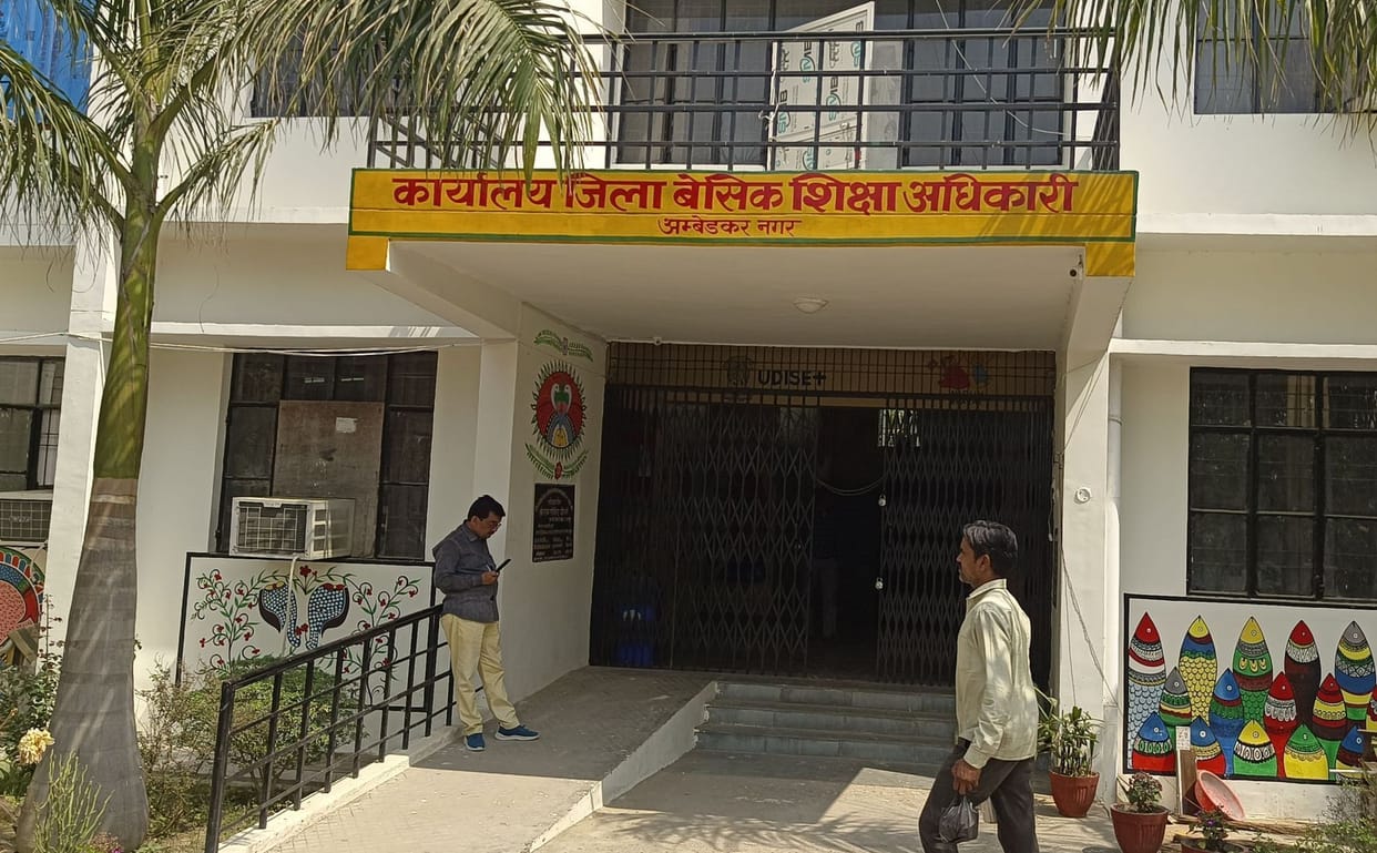 RTE handed over books to 252 children, they will be admitted in private schools