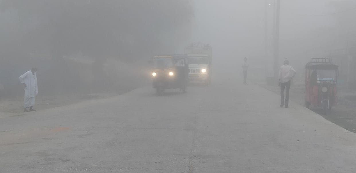 Dense fog remained prevalent for the second day as well; melting due to westerly wind continued